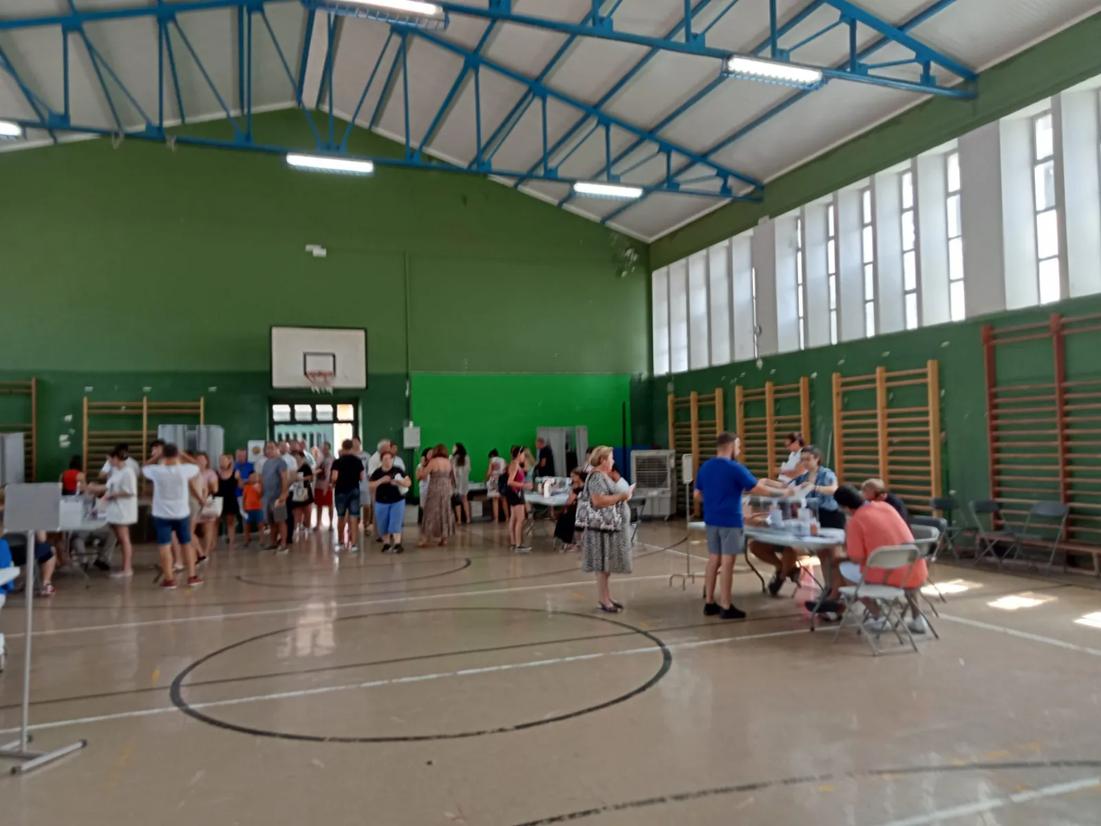 Climatizadores evaporativos PARS EcoTech en un colegio electoral, elecciones de 2024